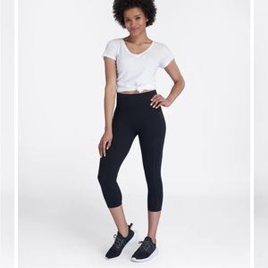 Spanx Cropped Icon Legging in Black Size 1X. NWT & Never Worn. Retails for $98.
